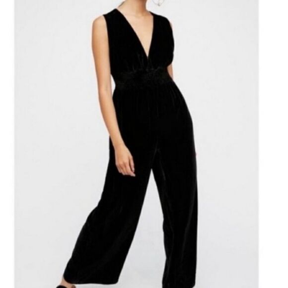Free People These Days Velvet Jumpsuit in Black Vneck Sleeveless Sz Small - Picture 6 of 6